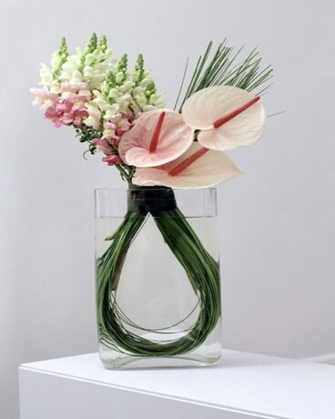 SNAPDRAGONS IN MOTION Flower Arrangement